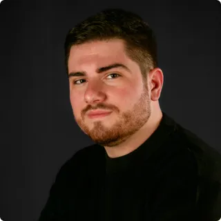 Portrait de Léo, dev fullstack / business analyst chez Pit.
