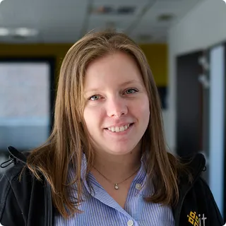 Portrait de Cecile, product owner / business analyst chez Pit.